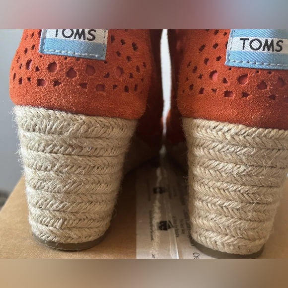 Toms orange Suede Wedge Booties, Size 7.5 - Picture 4 of 9
